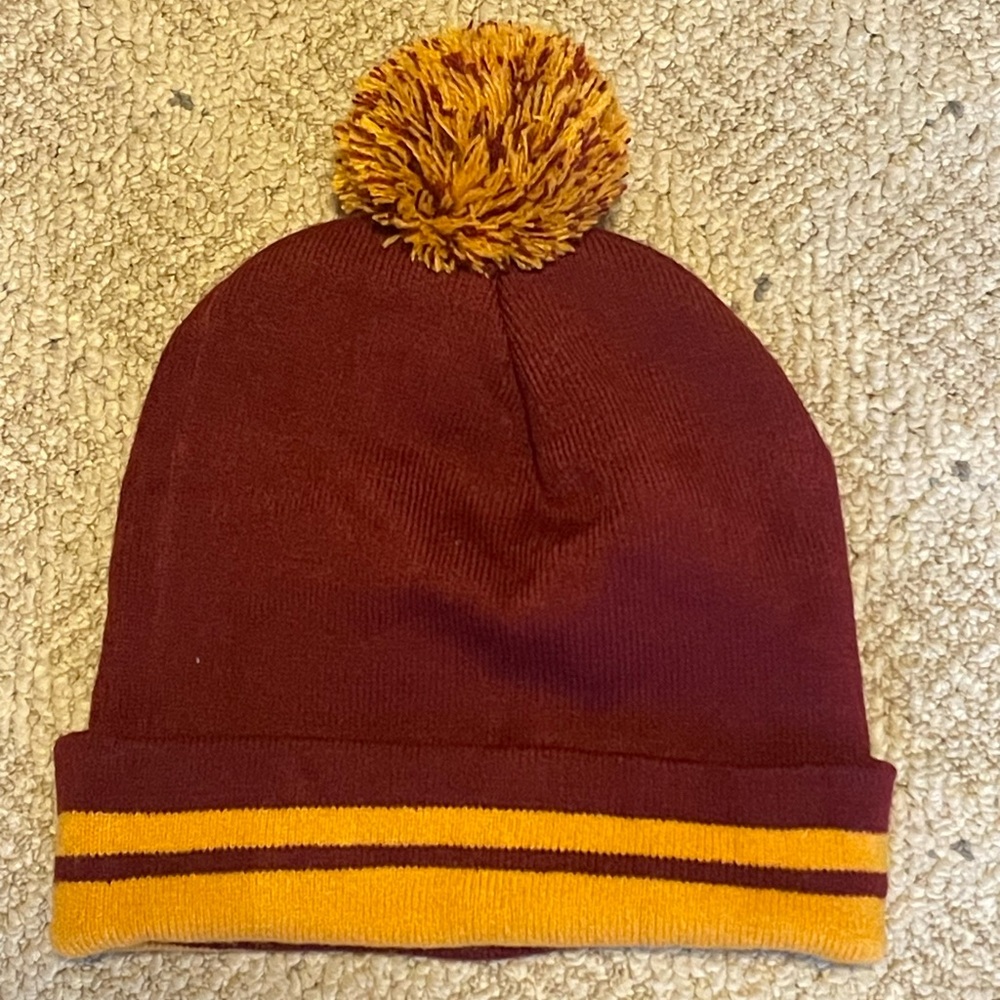 Harry Potter Gryffindor Knit Beanie with Pom *New* - Picture 2 of 2